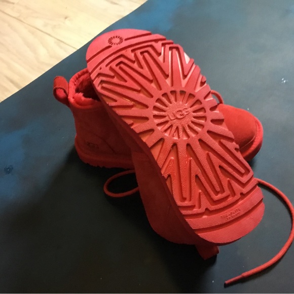 Ugg Desert Boot, Sherpa lined, worn twice. Beautiful Red. - Picture 3 of 3